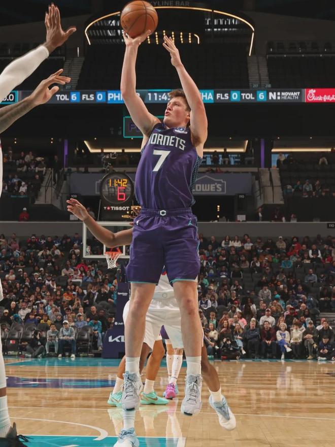 76人探花秀连续三场30+成赛季唯一0罚球35+球员