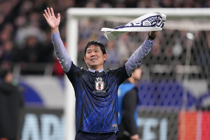 日本队首胜英格兰引发媒体争议，董路黄健翔激