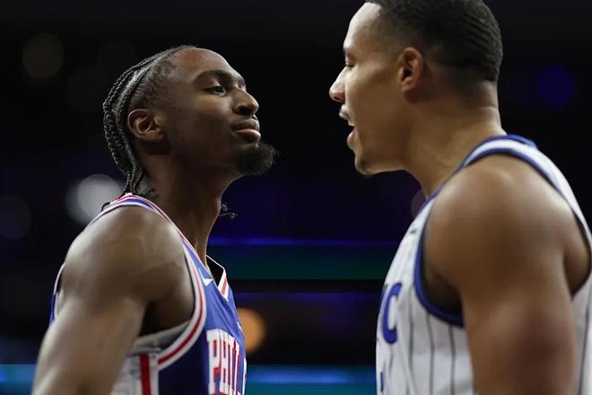 76人无恩比德迎战魔术双核 附加赛成建队逻辑考