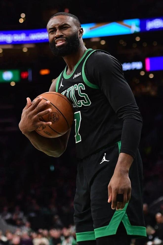 76人黑七奇迹逆转凯尔特人 创造NBA历史新篇章