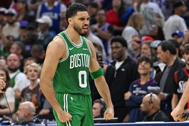 76人黑七奇迹逆转凯尔特人 创造NBA历史新篇章