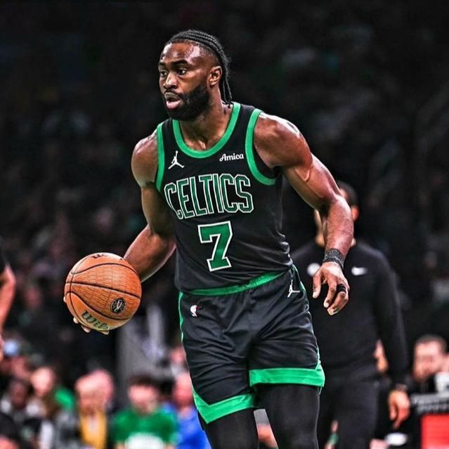 76人黑七奇迹逆转凯尔特人 创造NBA历史新篇章