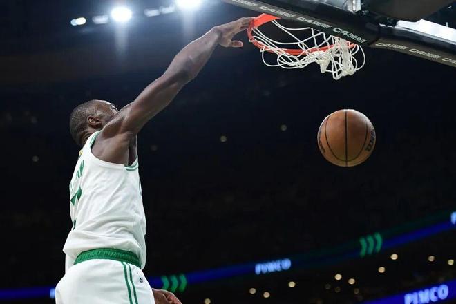 76人黑七奇迹逆转凯尔特人 创造NBA历史新篇章